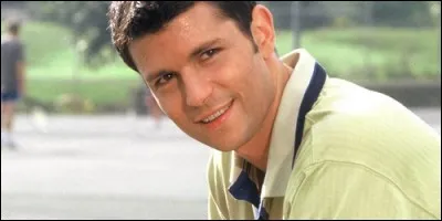 Luc partage son appartement avec Anthony.