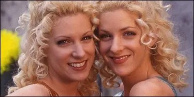 Les jumelles Suzy et Suzon travaillent à la cafétéria.