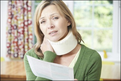 Un blessé au niveau du cou peut rester paralysé si on lui bouge la tête.