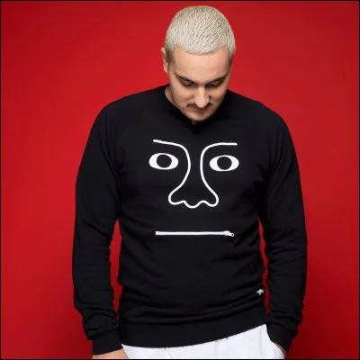 Que fait Yanis pendant la tournée ?