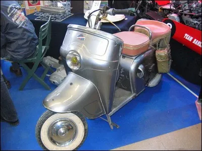 Submergée par Vespa et Lambretta, la firme Bernardet mettra ses engins au clou dès 1959. Elle avait fourni (notamment en side-cars) les Gardes Mobiles, la Gendarmerie ainsi que les polices parisienne et ... (Complétez !)