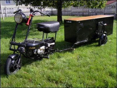 Ce modèle pliable de chez « Indian » (1949) a la particularité de se ranger... dans sa propre remorque ! Oui, mais ce n'était pas un jeu d'enfant ! Sous quel nom fut-il commercialisé ?