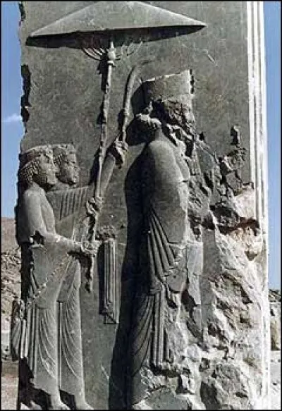 Fils et successeur du précédent, il règne de 485 à 465 av. J-C : il soumet l'Égypte révoltée, puis reprend les desseins de son père contre la Grèce et réunit la plus grande armée de l'antiquité. De qui s'agit-il ?