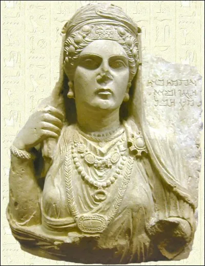 Reine de Palmyre en 264-273 après J-C, elle réunit sous son autorité les provinces de Syrie, d'Arabie et d'Égypte et entre en conflit avec Rome. Elle est vaincue et capturée par l'empereur Aurélien. Comment se nomme cette reine ?