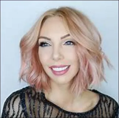 Quand a-t-elle créé sa chaîne YouTube ?