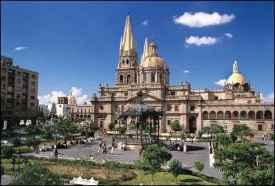 Guadalajara est une ville située dans l'ouest du :