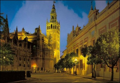Nous commençons par cette belle ville, au riche patrimoine artistique : c'est la quatrième ville du pays, cur économique, politique et culturel de l'Andalousie. Quelle est cette ville ?