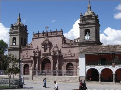 Ayacucho, qui signifie en quechua « ville du sang ». Cochez le pays de cette ville !
