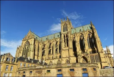 Il est une ville de l'Est de la France, Capitale de la Lorraine, qui est Metz. Comment se prononce le nom de cette ville ?