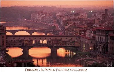 « Enfin sortant d'un bistrot
Je vois le grand mec [Nom]
'L'avait dû fumer un joint
Parce qu'il faisait encore [... ...]
I'devait s'croire bien pépère
avec les filles du bord de mer. »