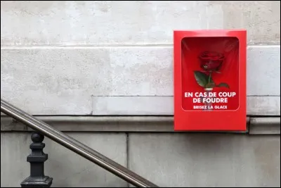 Mais l'homme a aussi du cur : très peiné par le décès de sa grand-mère, il monte une société appelée « Cur Assistance ». En quoi consiste son activité ?