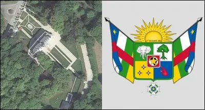 La même année, il se fait vendre à bas coûts plusieurs propriétés (inventant une saisie imminente par les autorités françaises) appartenant à un célèbre dictateur. Lequel ?