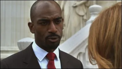 Divo parle de Brémont avec la juge, il le qualifie de...