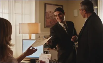 Quel est le document que Victor donne à la juge au sujet de la victime ?