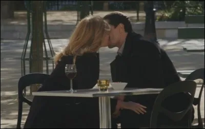 Juste avant de l'embrasser, que dit Alice à Chahine ?