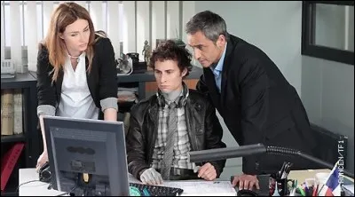 Quelle est la couleur dominante de la chemise de Max ?