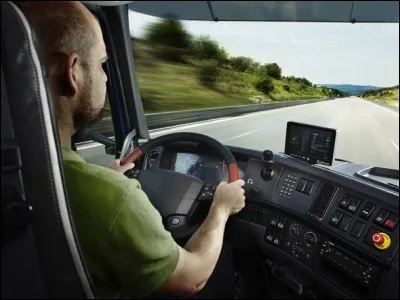 Tout roule pour les voitures autonomes, ces véhicules sans pilote qui permettront de nous déplacer aisément sans se soucier du volant. Volvo a annoncé dernièrement qu'elle effectuerait les premiers tests en ville. Mais en quelle année la société va-t-elle commencer les tests ?