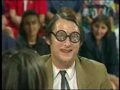 Quel détestable personnage était couvert de pellicules et avait des culs de bouteilles ?