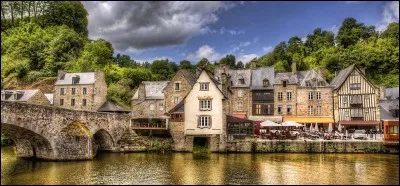 Vous n'avez pas confondu avec Dinan ? Où se trouve cette ville ?
