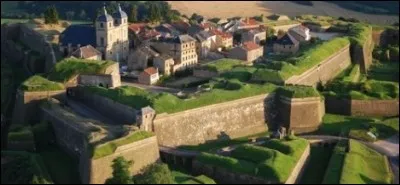 On pouvait confondre avec Montmédy, non? Dans quel pays se trouve Montmédy ?