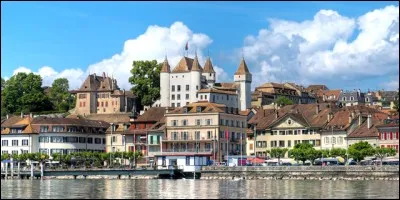 Je vous emmène à Nyon : comme vous le voyez, c'est au bord d'un lac...mais où sommes nous ?