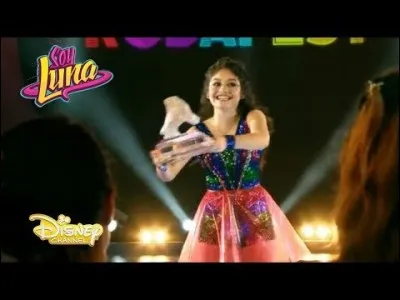 Que donne Juliana à Luna à la fin de la saison 2 ?