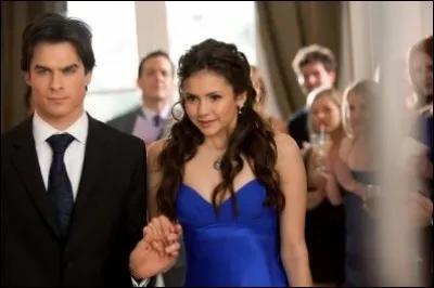 Comment Damon et Elena se rencontrent-ils ?
