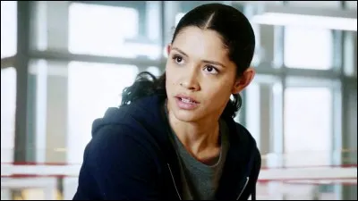 Que fait Dawson quand Stella Kidd arrive à la caserne 51 ?