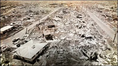 Quel cyclone tua 71 personnes et causa des dégâts à la ville de Darwin lors de Noël 1974 ?