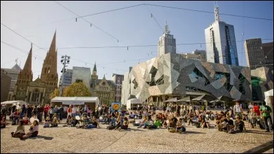 Quelle ville australienne abrite Federation Square ?