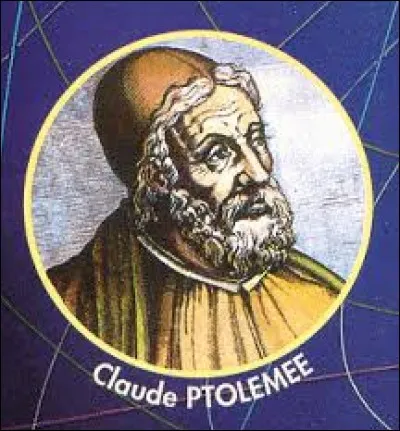 Ptolémée raconte que la nuit, les étoiles et les planètes semblent bouger tout doucement sans que, sur Terre, nous ressentions cette impression de mouvement. Du coup, les premiers astronomes pensent que la Terre est immobile et située au centre de l'univers. Ptolémée est le meilleur d'entre eux : personne ne le contredit et sa théorie du géocentrisme reste incontestée pendant --- ans ! Un record