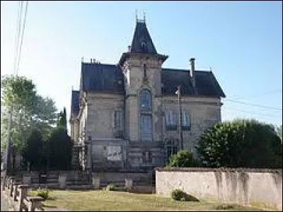 Pour finir, je vous emmène dans le Grand-Est à la découverte du château Lobstein de Ville-sur-Illon. Village de l'arrondissement d'Épinal, il se trouve dans le département ...