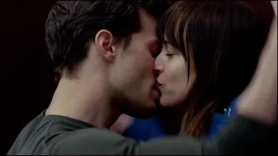 Qui interrompt le couple au début d'un de leurs ébats ?