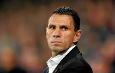 Qui est cet entraîneur ?