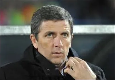 Qui est cet entraîneur ?