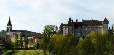 Je suis une commune de 2000 habitants voisine de Périgueux, dans le département de la Dordogne. Je dois mon nom au château à fois une forteresse chargée de surveiller la route de Périgueux à Angoulême et résidence d'été des évêques de Périgueux. Je suis...