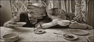 Quel verbe accompagne le nom barre dans une expression populaire ?