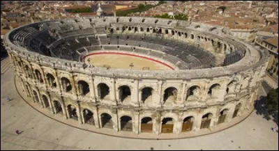 Que trouve-t-on dans l'amphithéâtre d'Hyrule ?