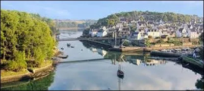 Voici une ville qui plairait au leader du groupe U2. Je vous emmène en Bretagne, à la découverte de Bono. Ville de l'arrondissement de Vannes, elle se trouve dans le département ...