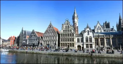 Voici le "quai aux herbes" de cette ville au riche patrimoine, ancienne capitale des comtes de Flandres et ville natale de Charles Quint. Quelle est cette ville ?