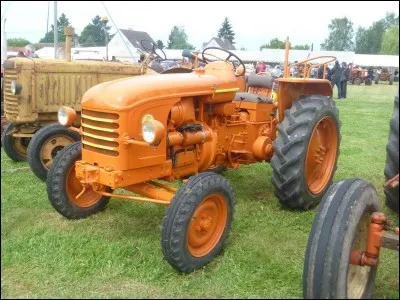 Quelle est la marque de ce tracteur ?