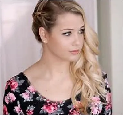 Que fait EnjoyPhoenix en particulier sur YouTube ?