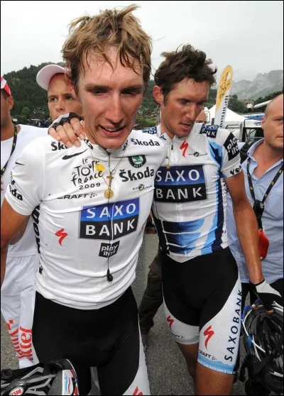 Quelle fratrie l'a toujours devanc&eacute; au classement du meilleur jeune au Tour de France ?