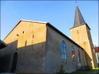Nous sommes maintenant dans le Grand-Est, devant l'église Saint-Laurent d'Haboudange. Nous nous trouvons dans le département n° ...