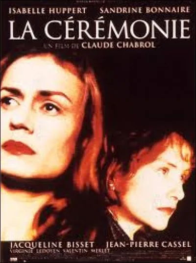 Quel élément Claude Chabrol utilise-t-il dans son film "La Cérémonie" pour marquer la différence sociale entre aristocrates et domestiques ?