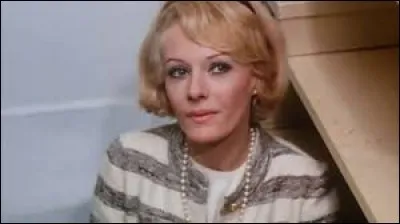 J'ai joué une patronne de boîte gaie, une prostituée homosexuelle, un transexuel et une cougar. Qui suis-je ?