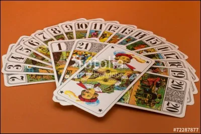 Comment se nomme la carte de tarot que l'on voit sur le dessus de la pile ?