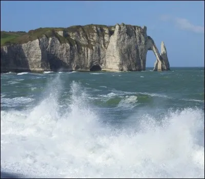 Sur quelle c&ocirc;te se trouve Etretat ?