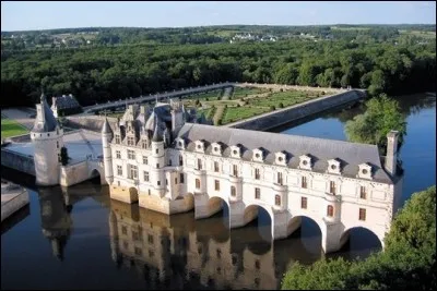 Quel est ce ch&acirc;teau associ&eacute; &agrave; Diane de Poitiers et Catherine de M&eacute;dicis ?