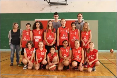 Combien d'équipe(s) féminine(s) comporte la JLA Basket ?